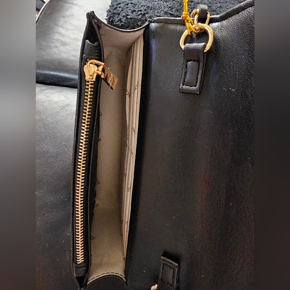 Bebe Stanley Black Crossbody NWT Quilted Vegan leather gold chain strap - Picture 4 of 16